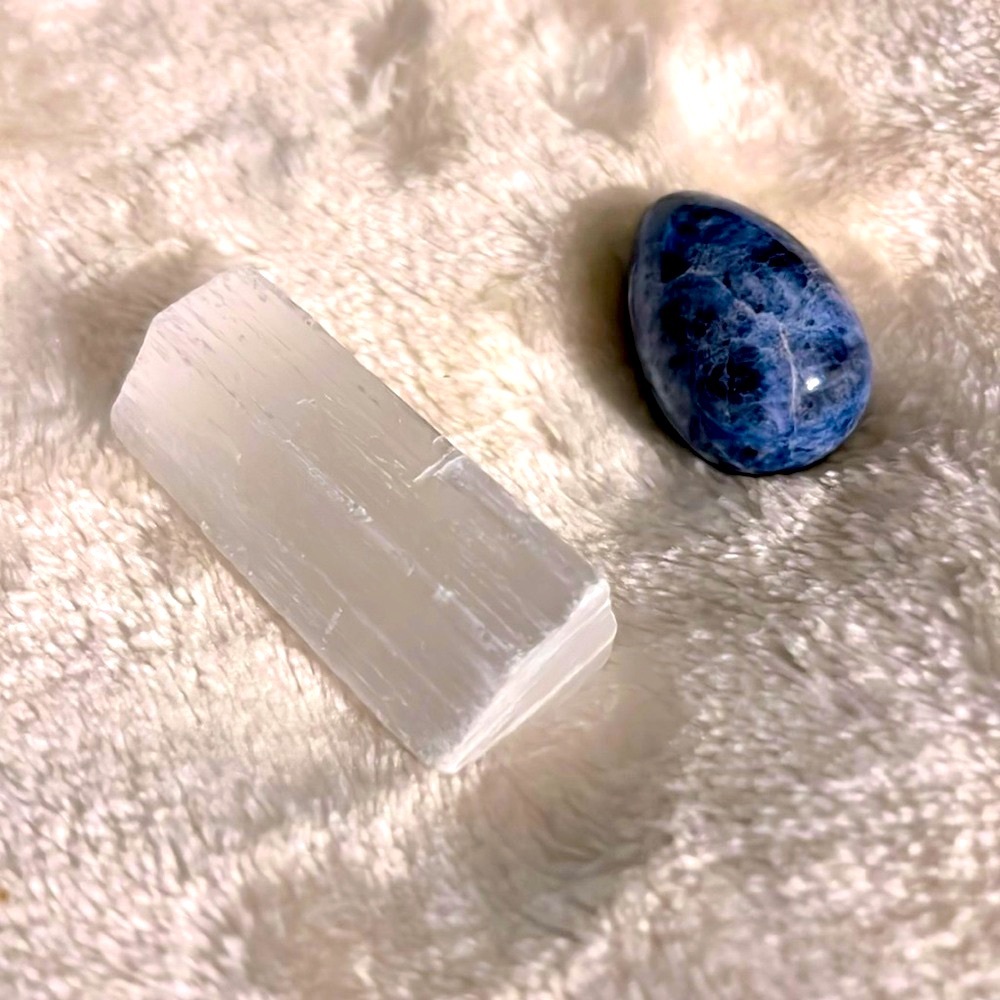 🇰🇪 BUNDLE OF 2” MINI WHITE CRYSTAL BAR & 1” BLUE MARBLE MINI KENYAN STONE EGGS
